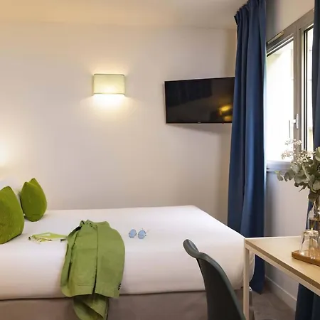 Hotel Louis Blanc Paris